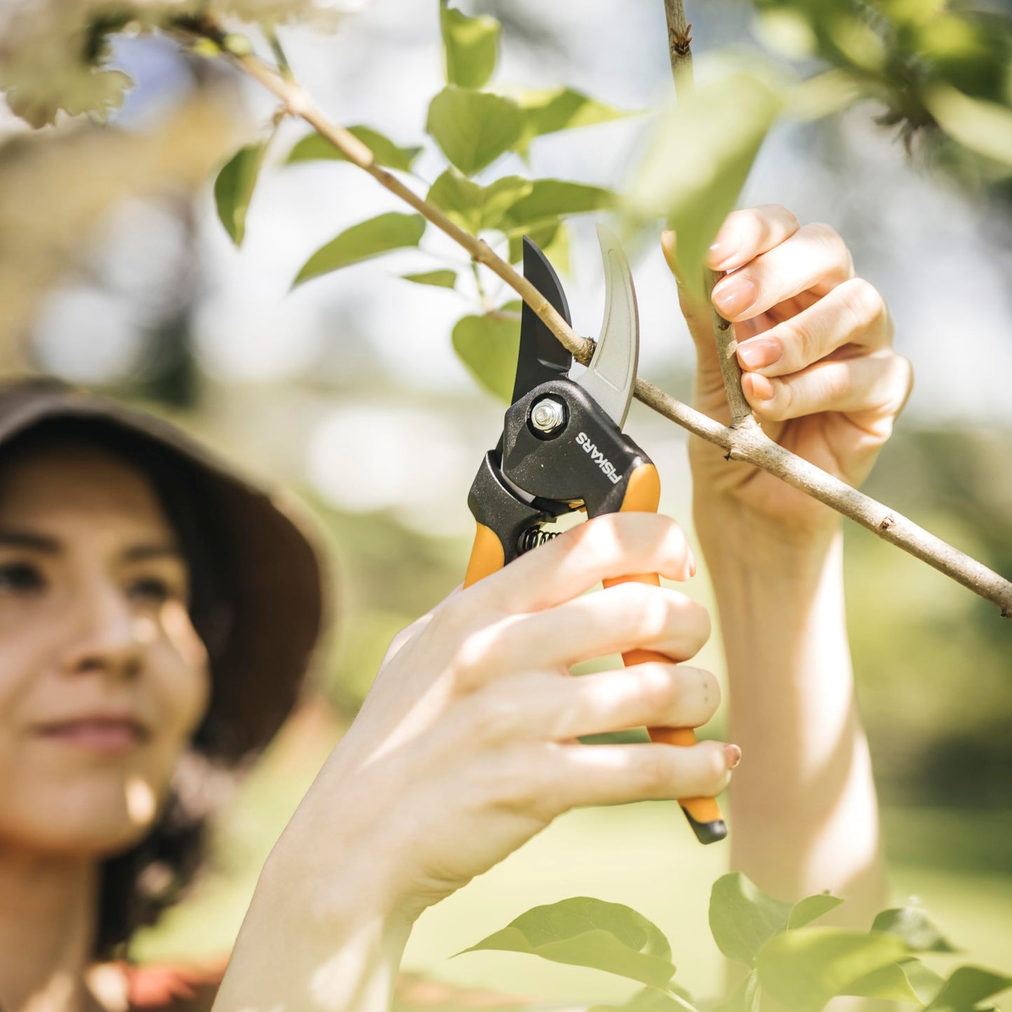 Fiskars Bypass SoftGrip Hand Pruner for Small Hands